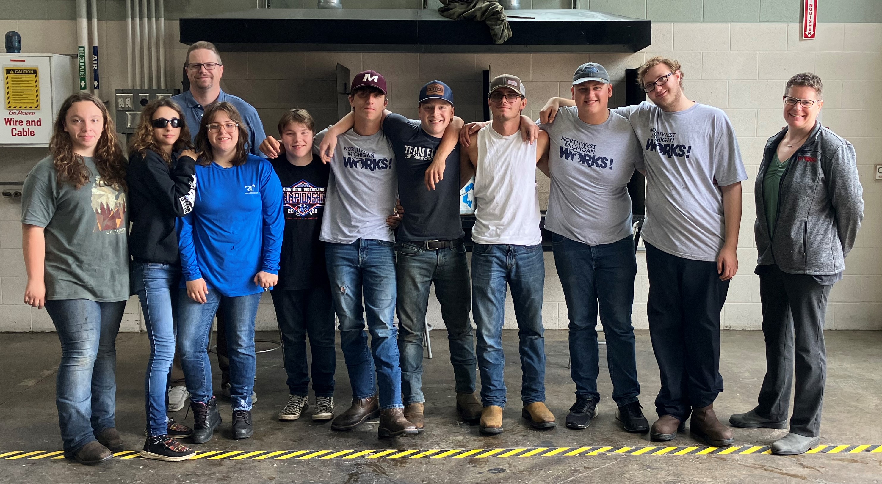 20 young adults posed standing in line
